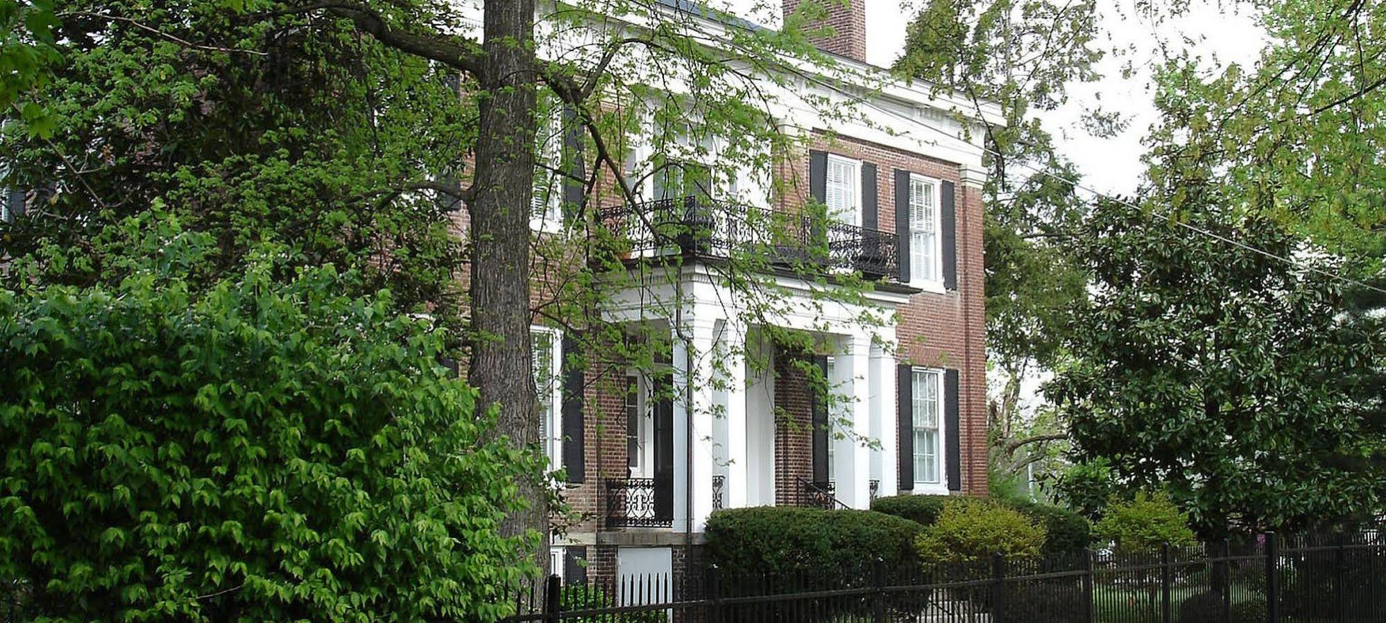 Bourbon Manor Bed and Breakfast