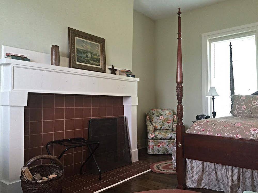Bourbon Manor Bed and Breakfast