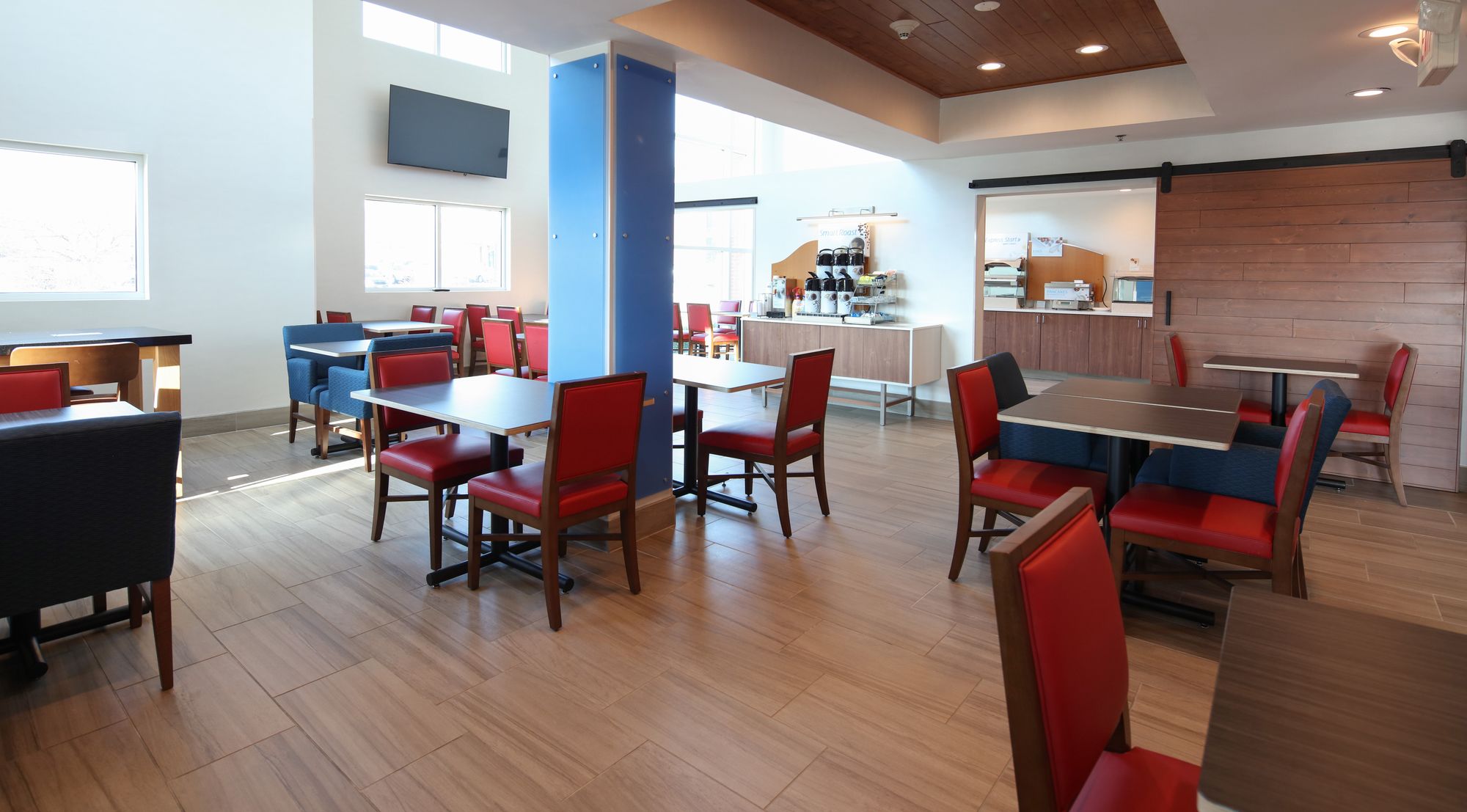 Holiday Inn Express Hotel & Suites Cincinnati SE Newport