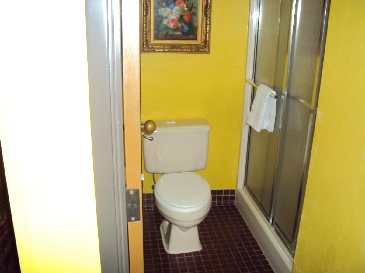 Country Hearth Inn & Suites Bowling Green