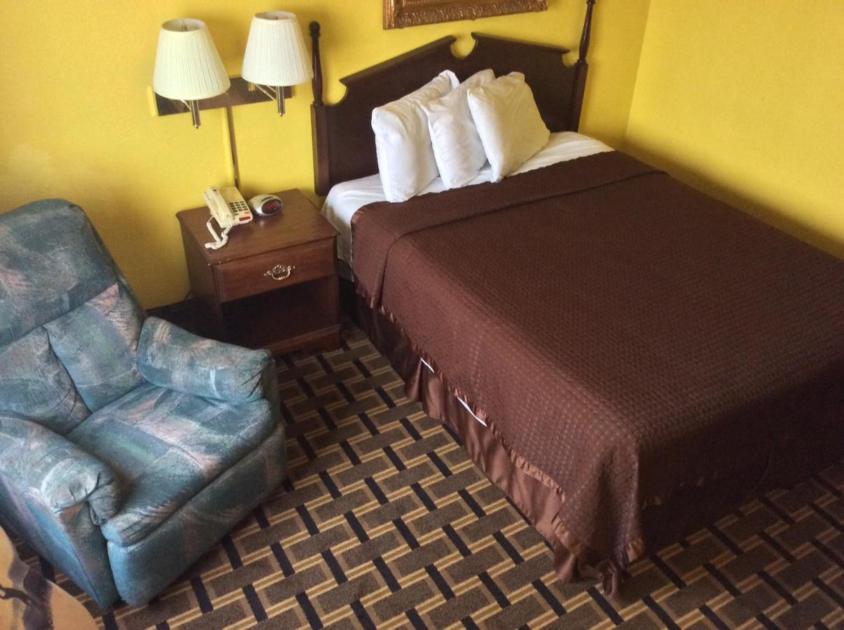 Country Hearth Inn & Suites Bowling Green
