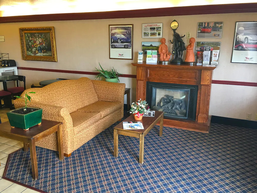 Country Hearth Inn & Suites Bowling Green