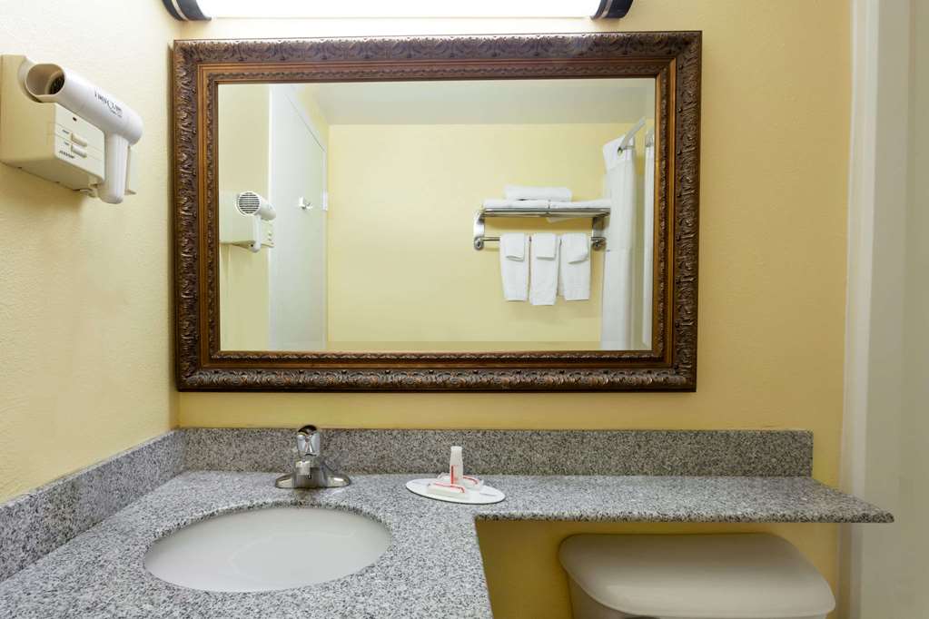 Days Inn by Wyndham Bowling Green