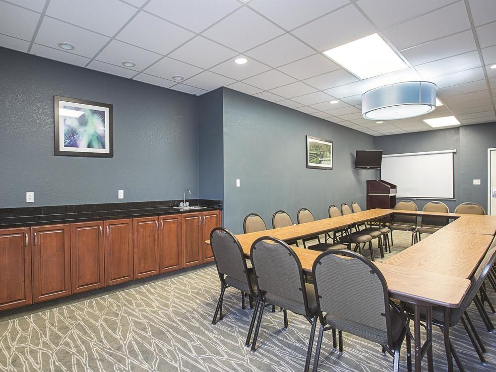 La Quinta Inn & Suites by Wyndham Bowling Green