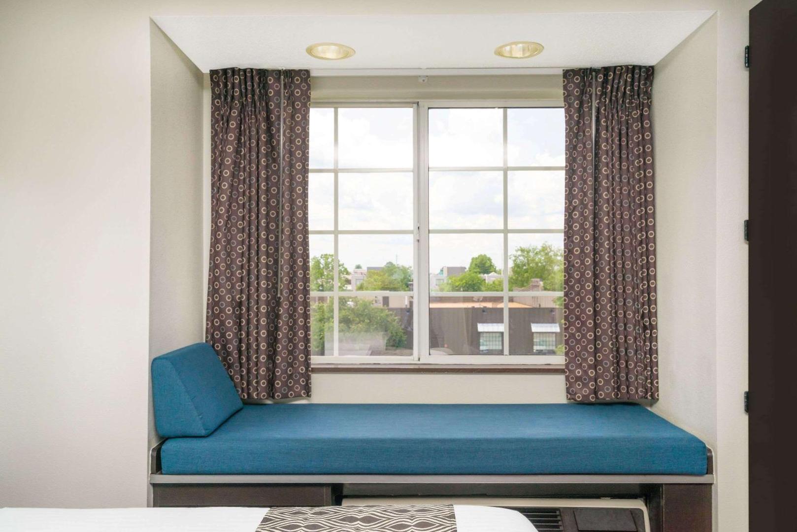 Microtel Inn & Suites by Wyndham Bowling Green