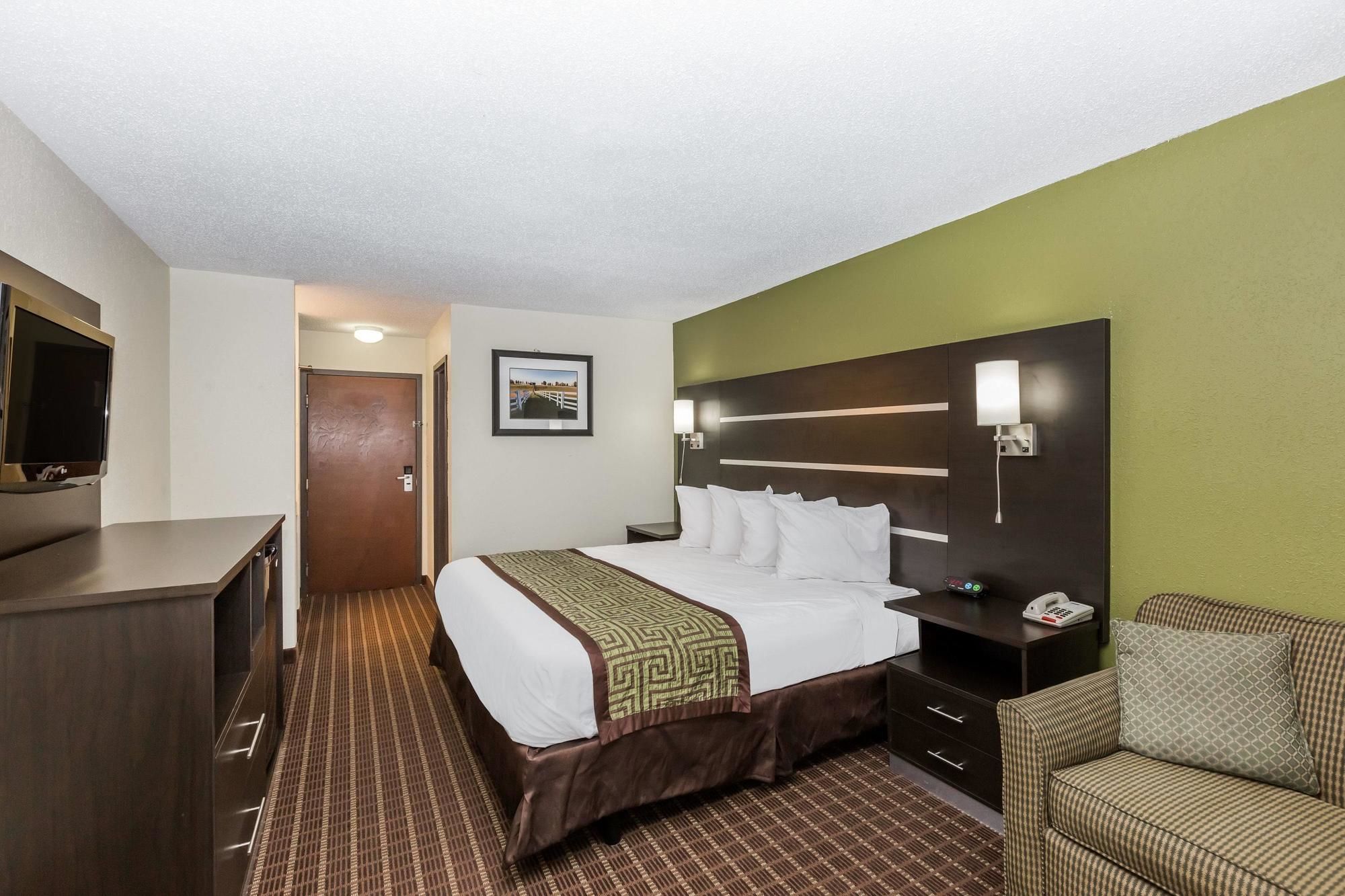 Baymont by Wyndham Louisville South I 65