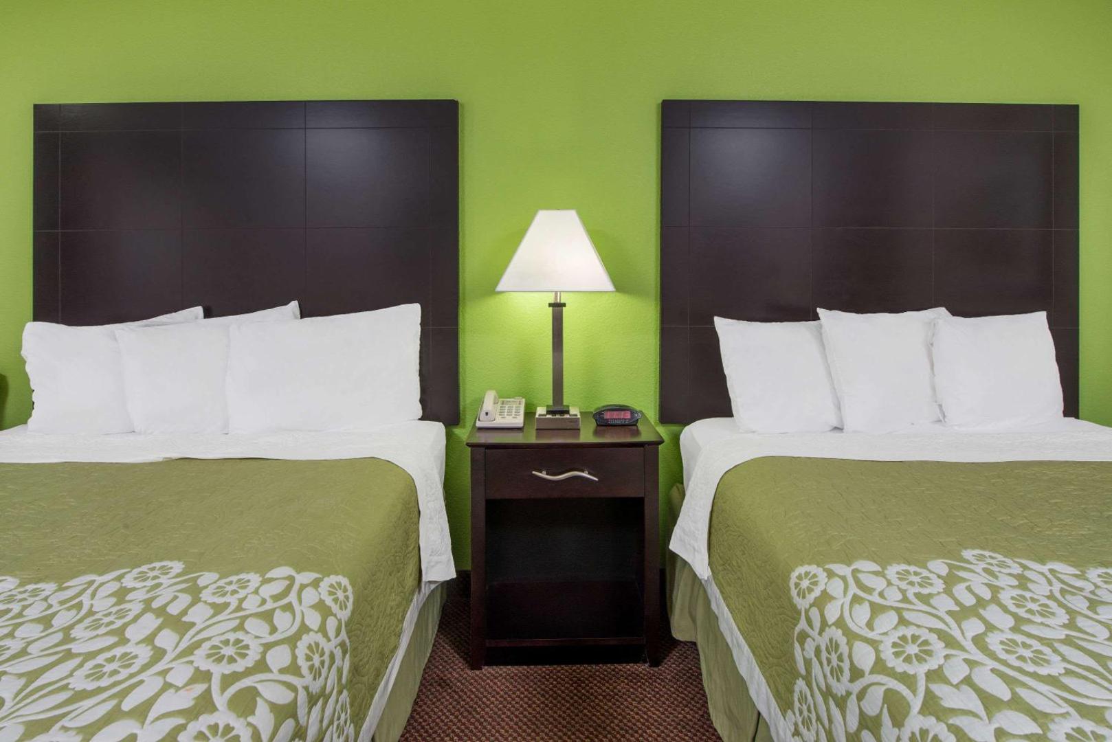 Days Inn by Wyndham Calvert City