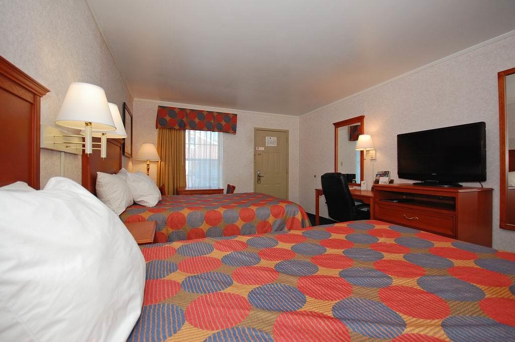 Super 8 by Wyndham Cave City