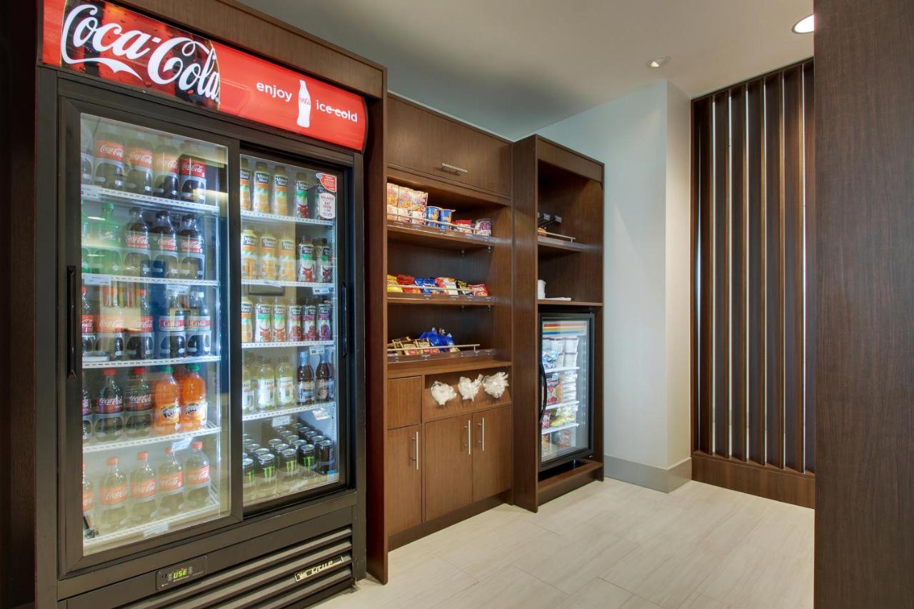 Holiday Inn Express & Suites Elizabethtown North