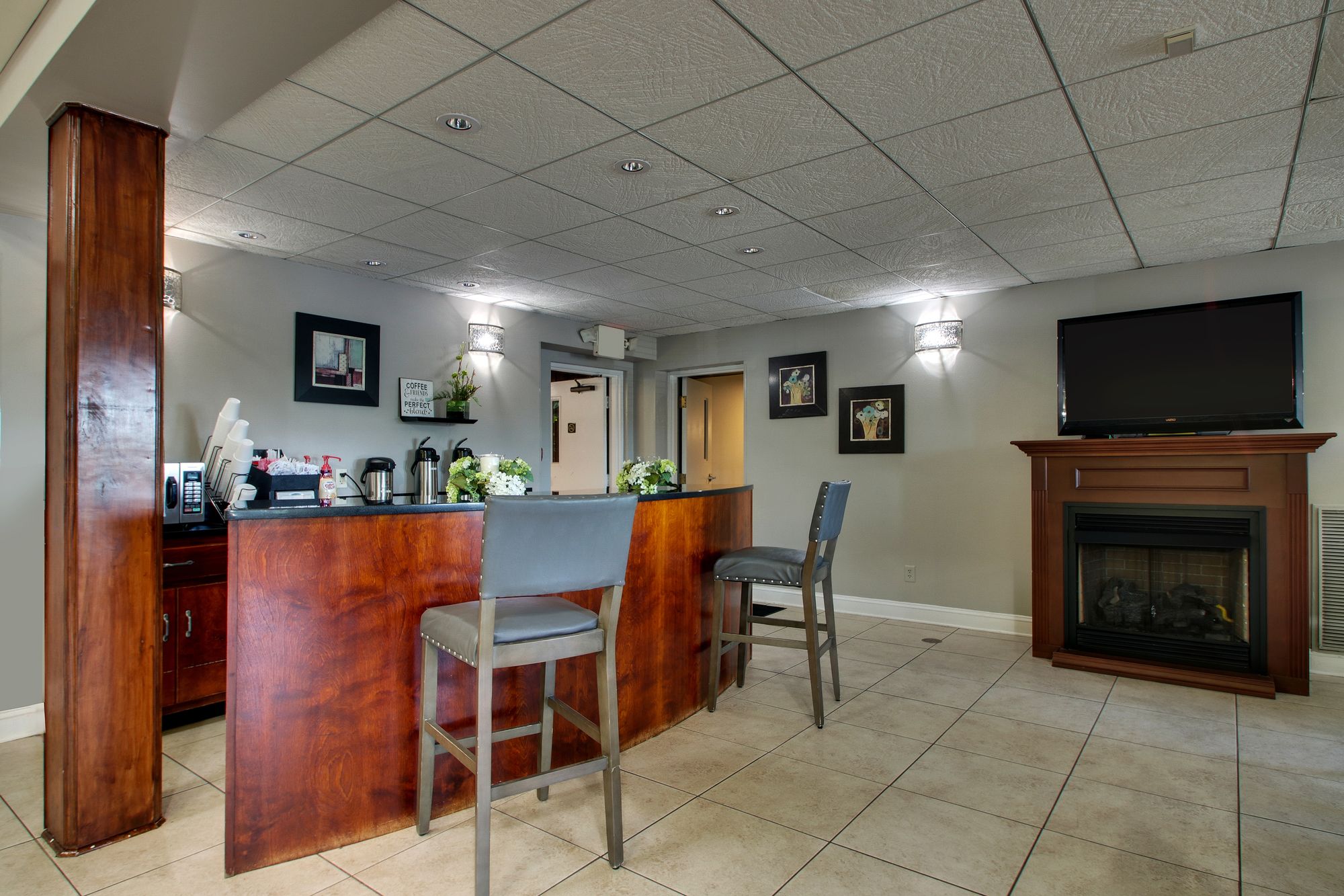 Greenfield Inn & Suites Elizabethtown, KY I65 Exit 94