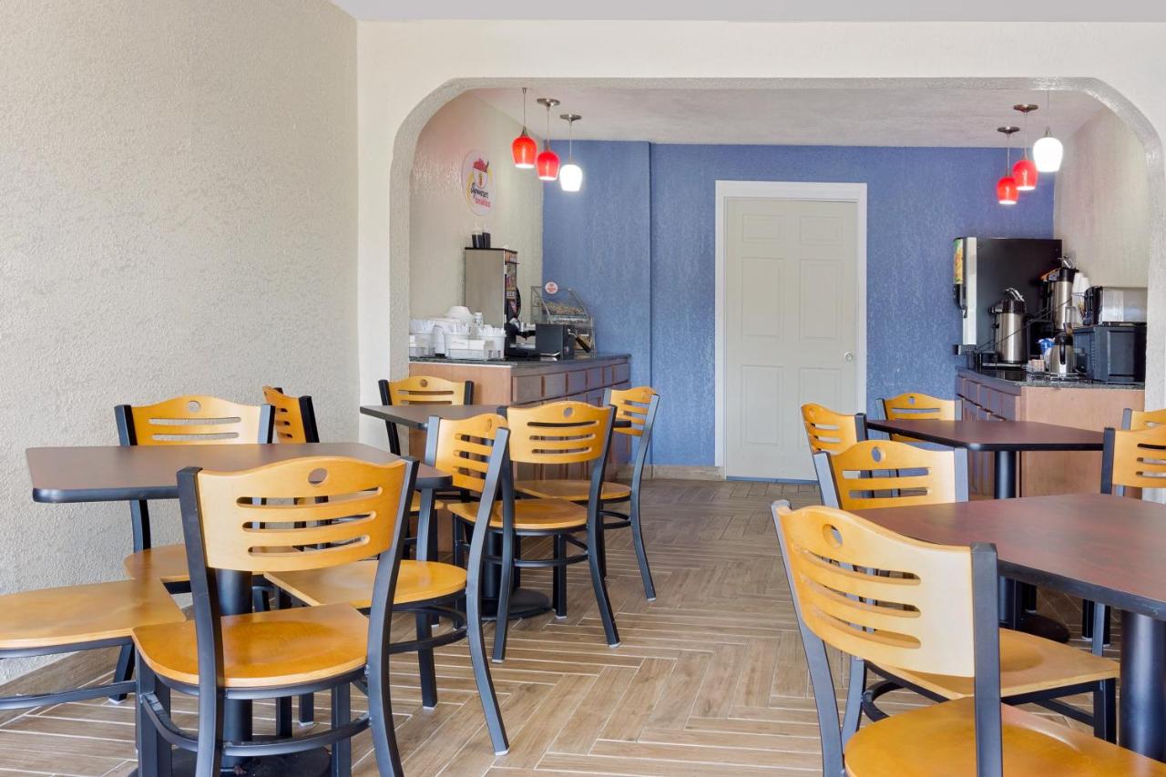 Super 8 by Wyndham Florence