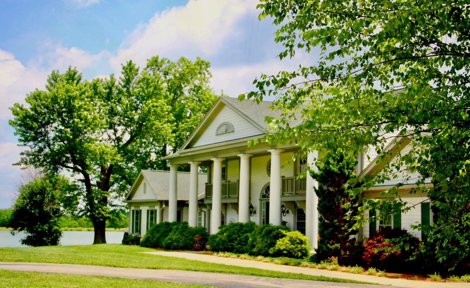 The B & B at Queenslake