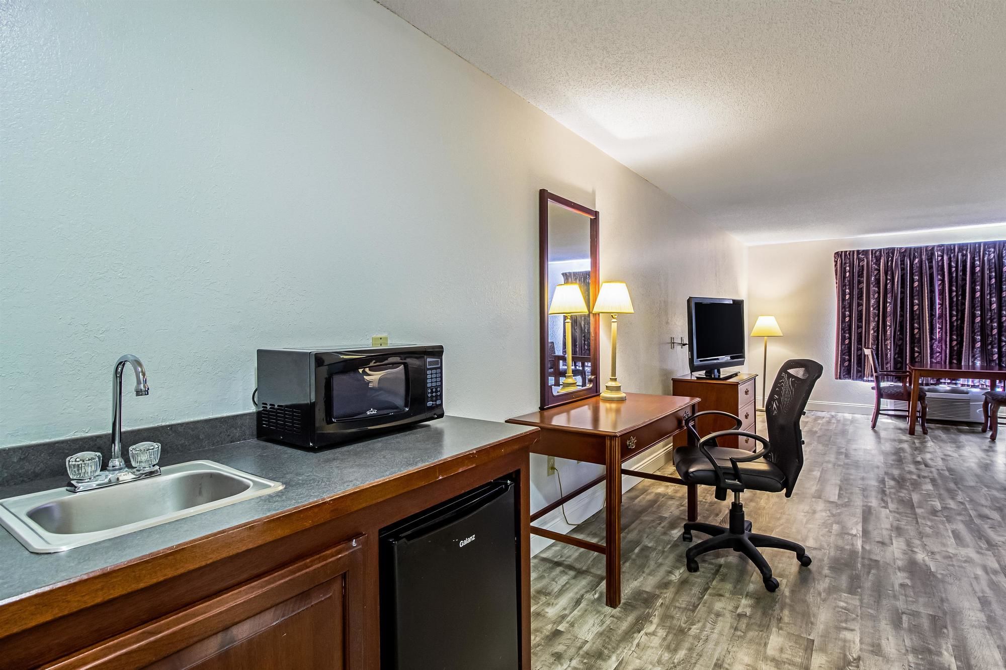 Motel 6 Grand Rivers, KY