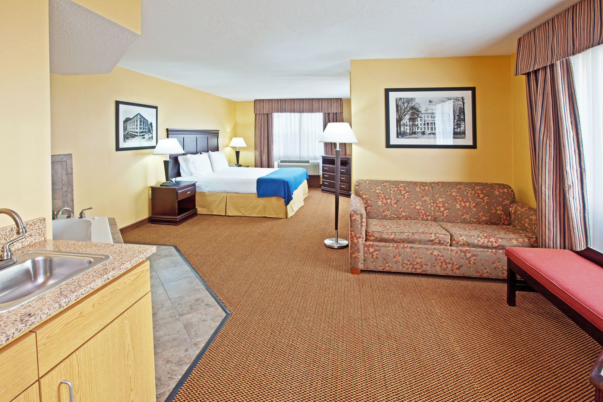 Holiday Inn Express Hotel & Suites Louisville South - Hillview