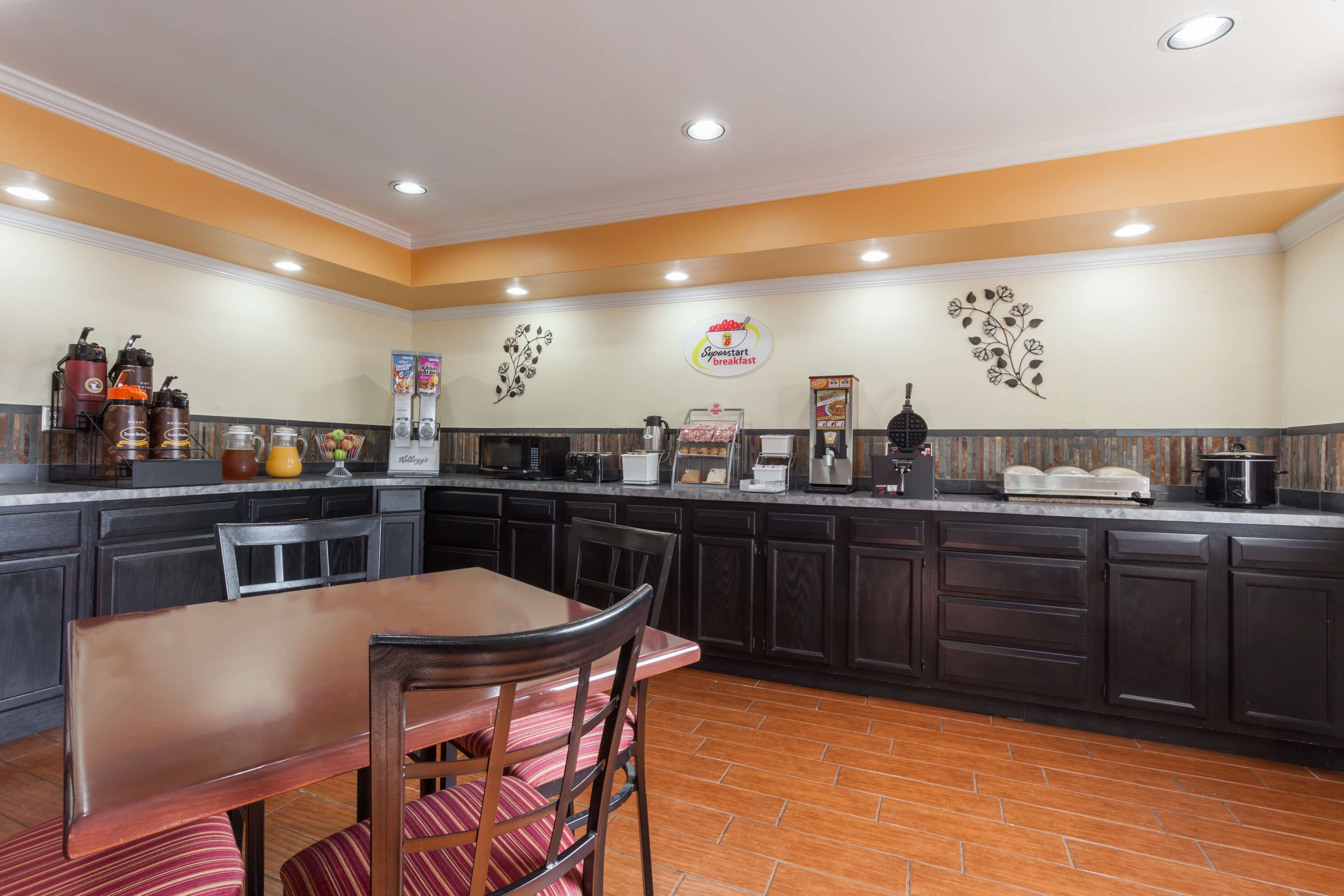 Super 8 by Wyndham Lexington Winchester Rd