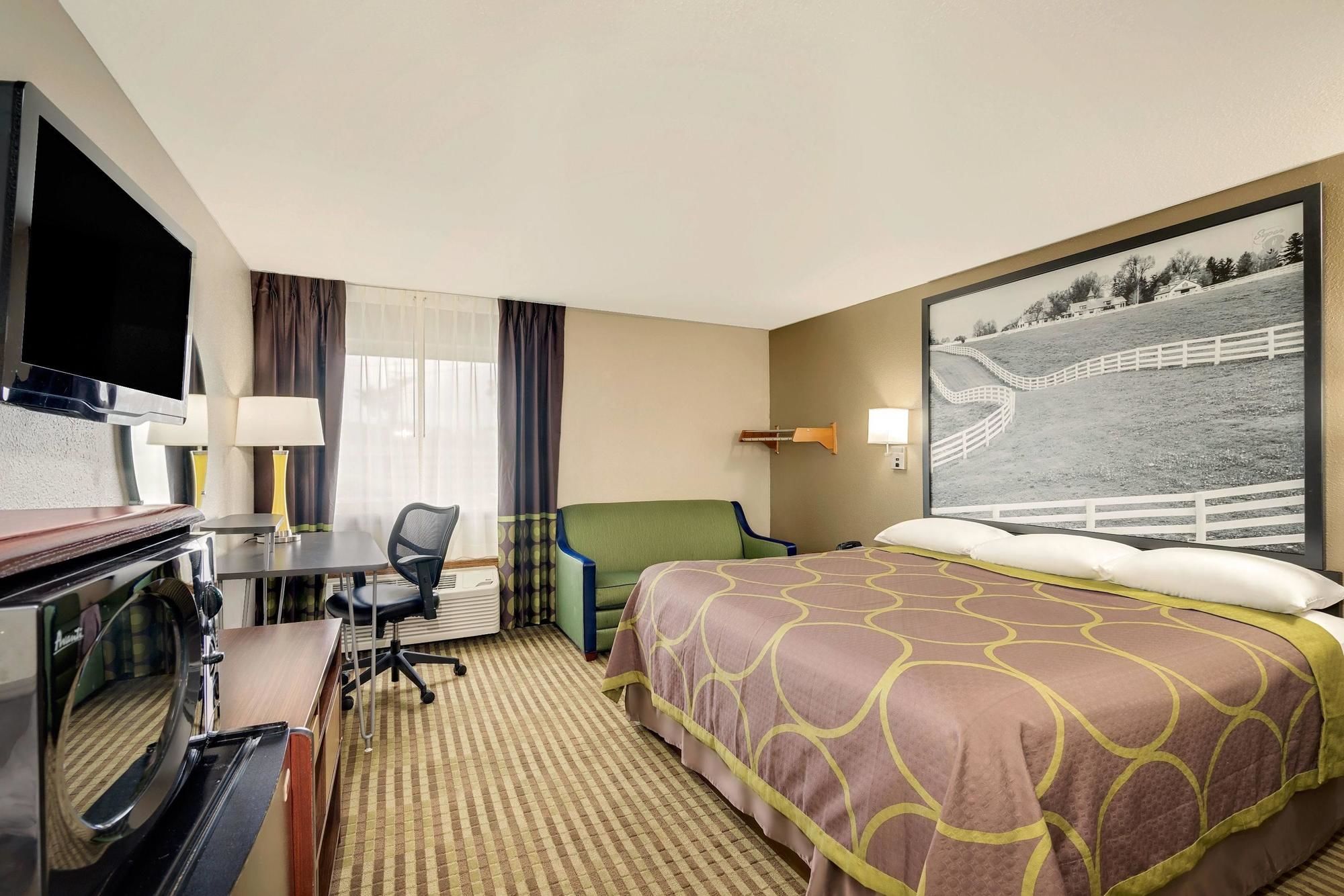 Super 8 by Wyndham Lexington Winchester Rd