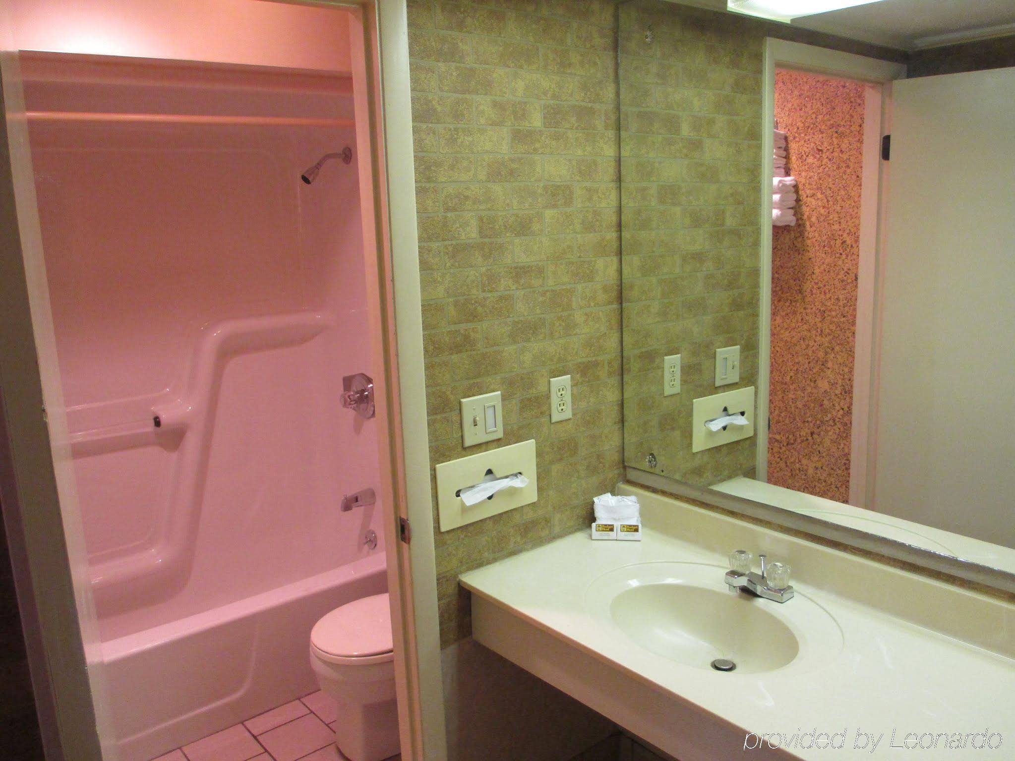 Budget Host Westgate Inn