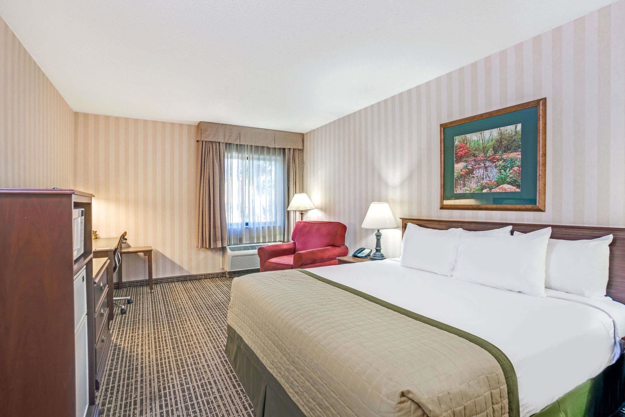 Baymont by Wyndham Louisville Airport South