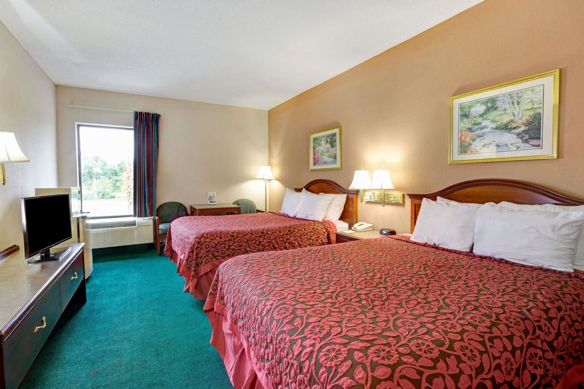 Days Inn & Suites by Wyndham Louisville SW