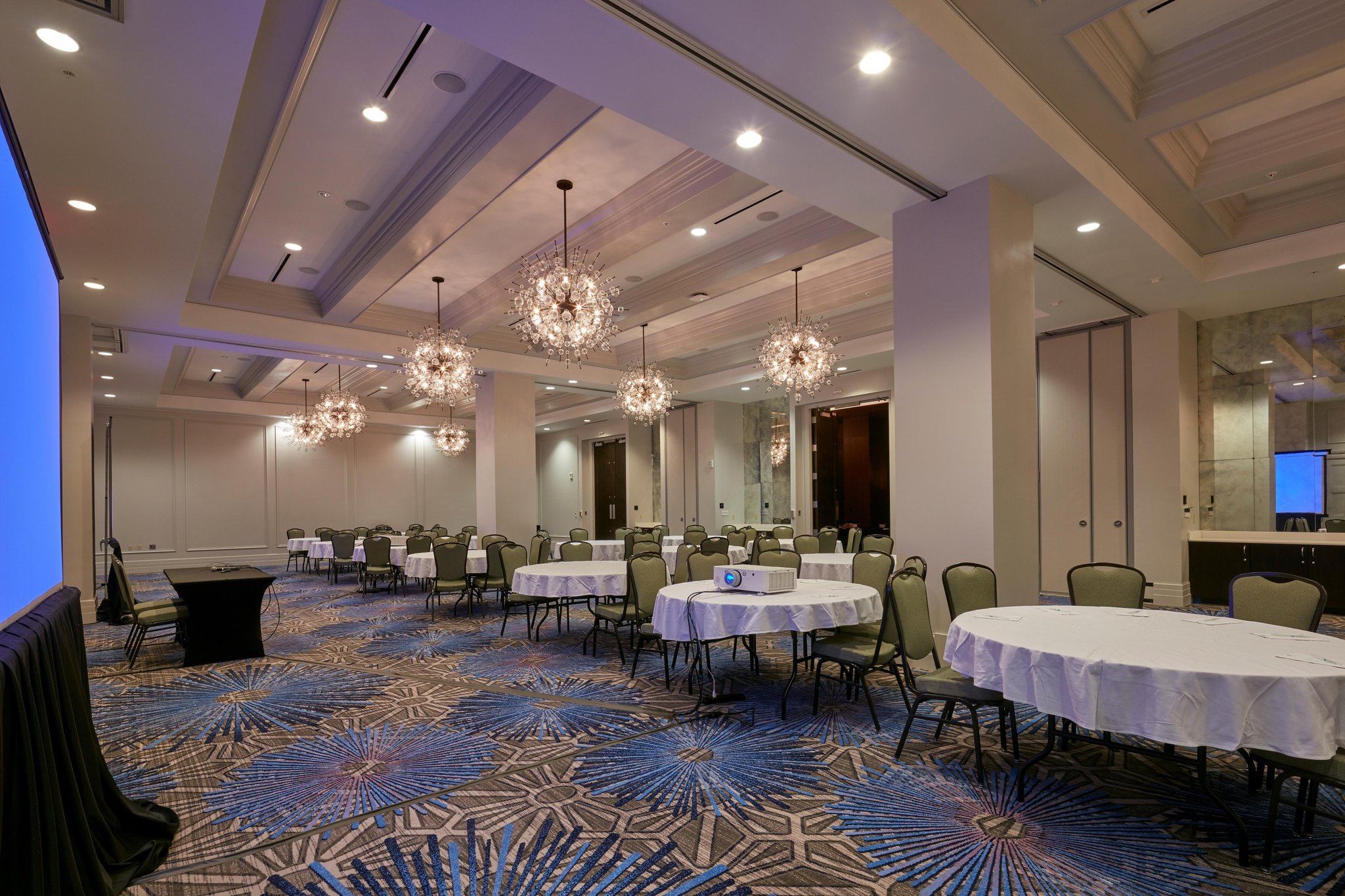 Embassy Suites by Hilton Louisville Downtown