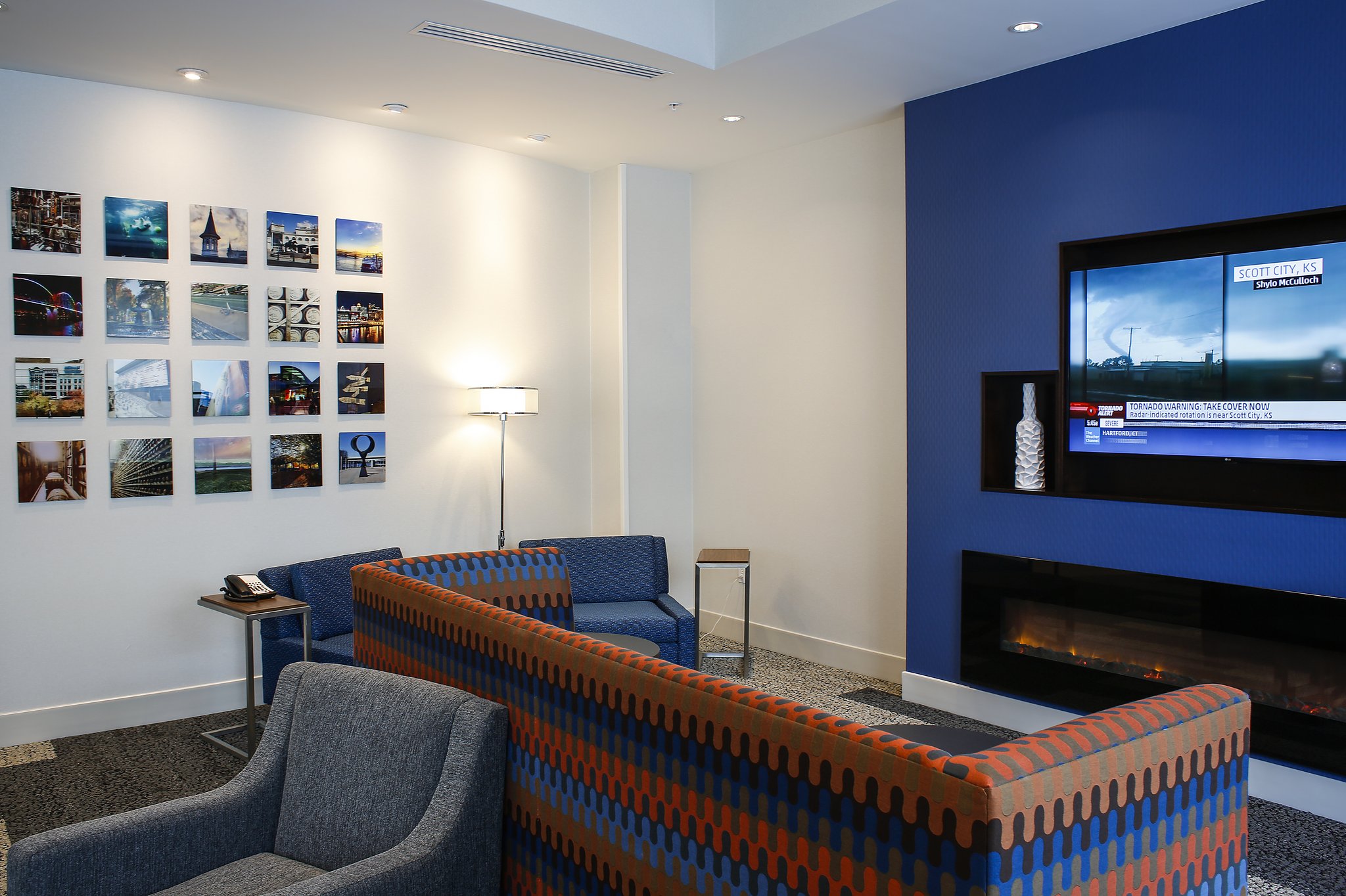 Holiday Inn Express & Suites Louisville Downtown