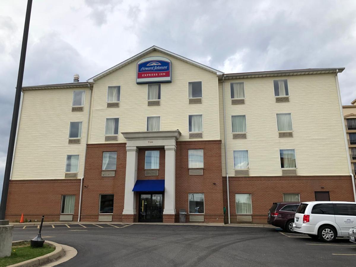Howard Johnson by Wyndham Airport