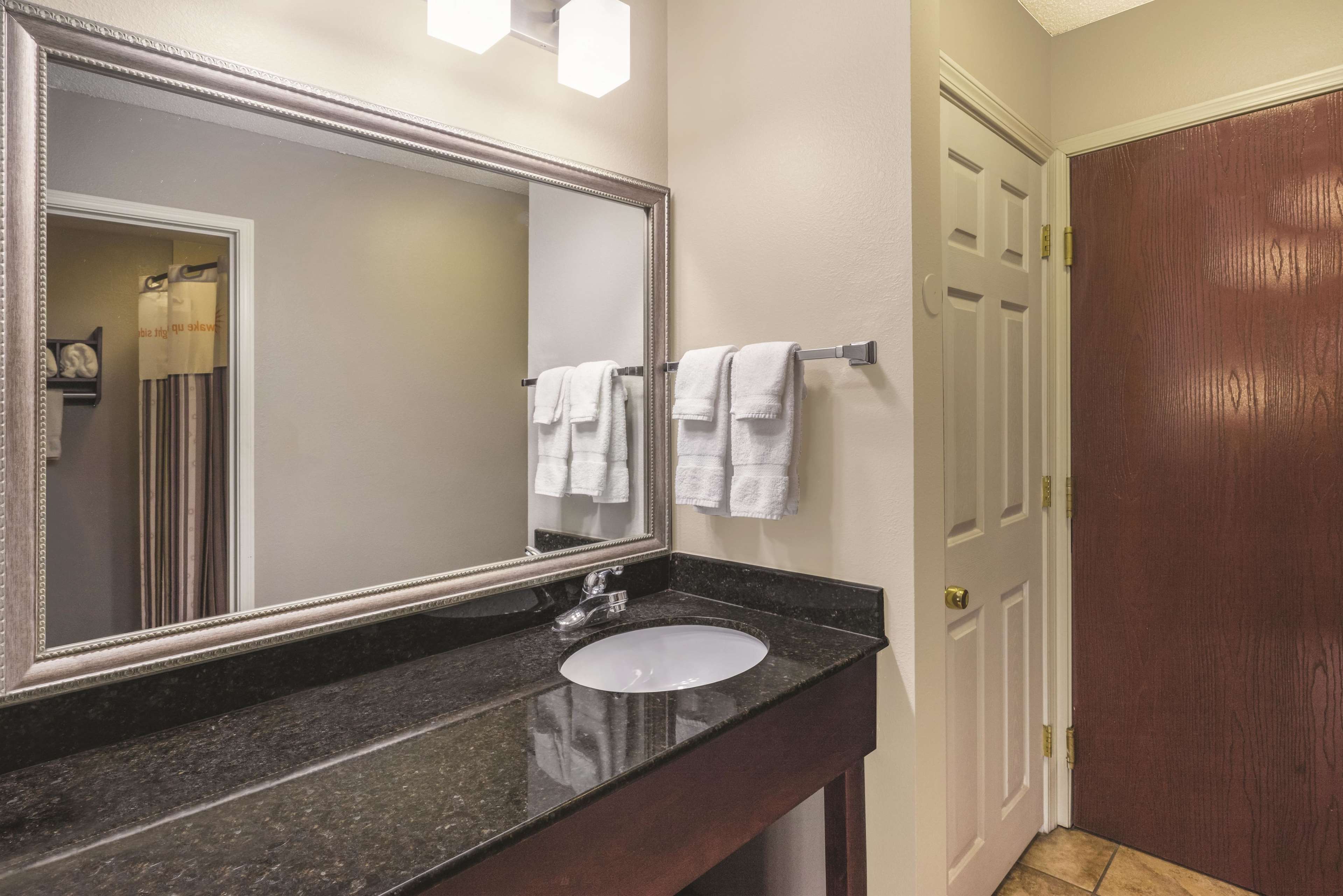 La Quinta Inn & Suites by Wyndham Louisville East