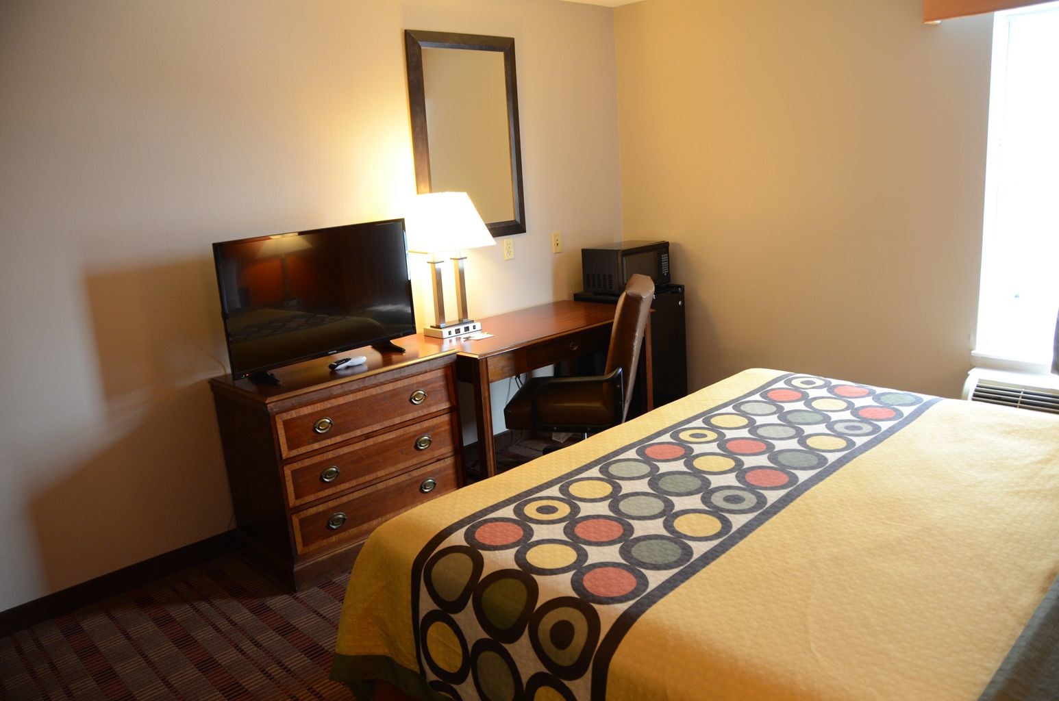 Super 8 by Wyndham Louisville/Expo Center