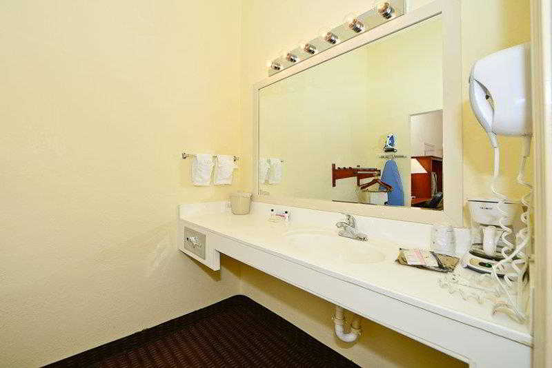 Manchester Heritage Inn And Suites