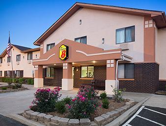 Super 8 by Wyndham Mayfield