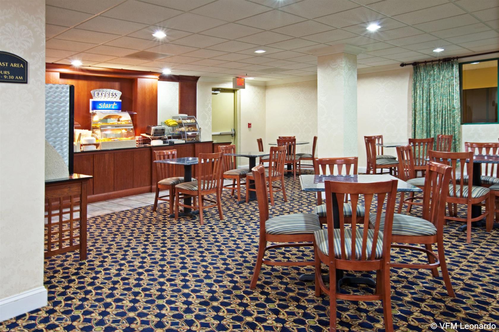 Holiday Inn Express & Suites Murray