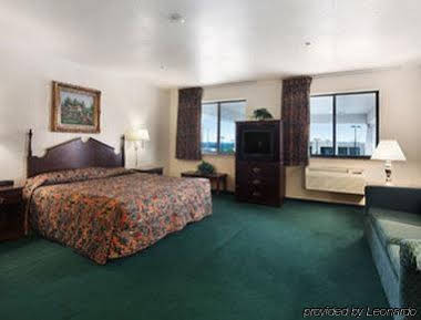 Derby Inn & Suites