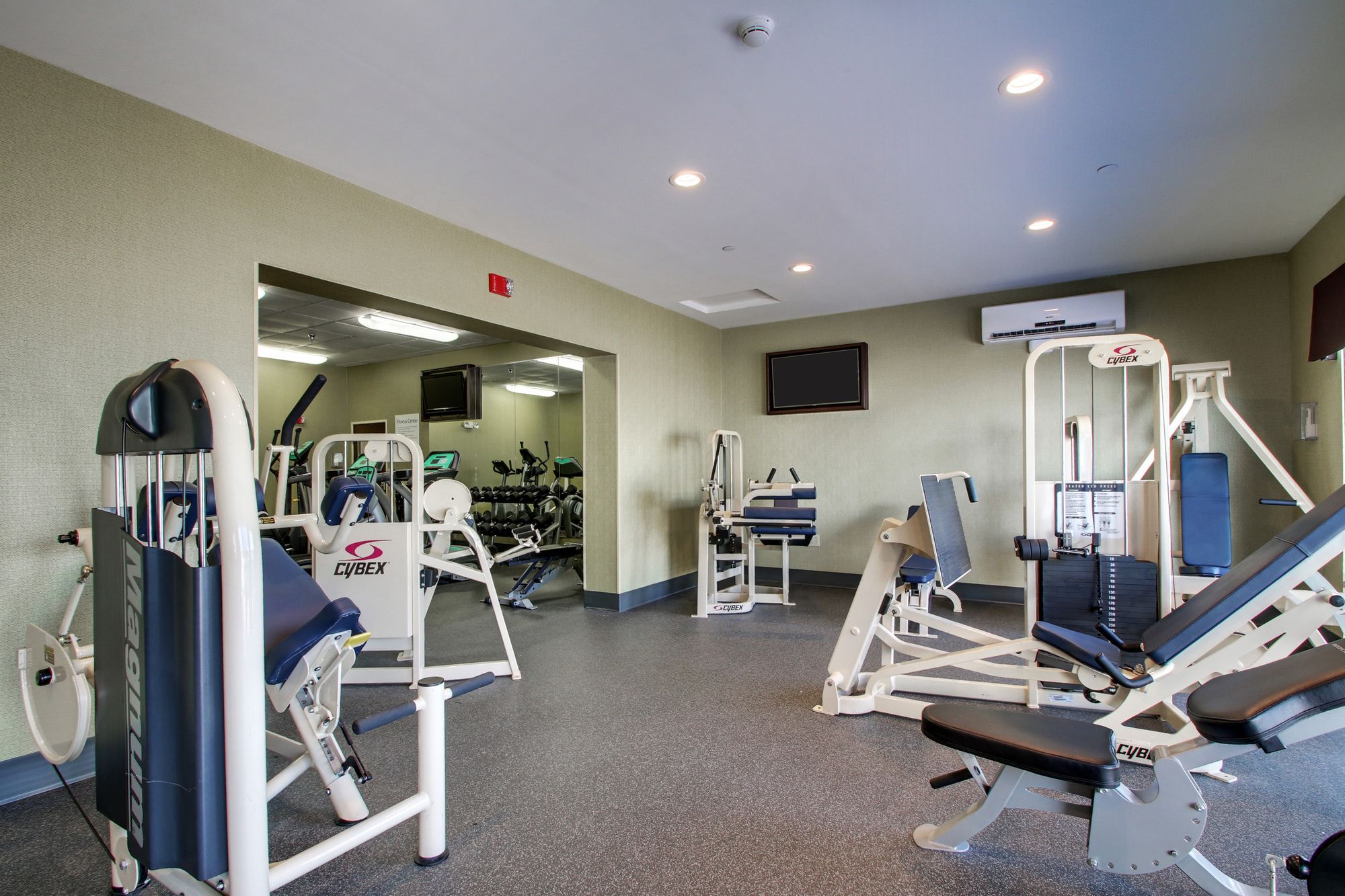 Holiday Inn Express Fort Campbell - Oak Grove