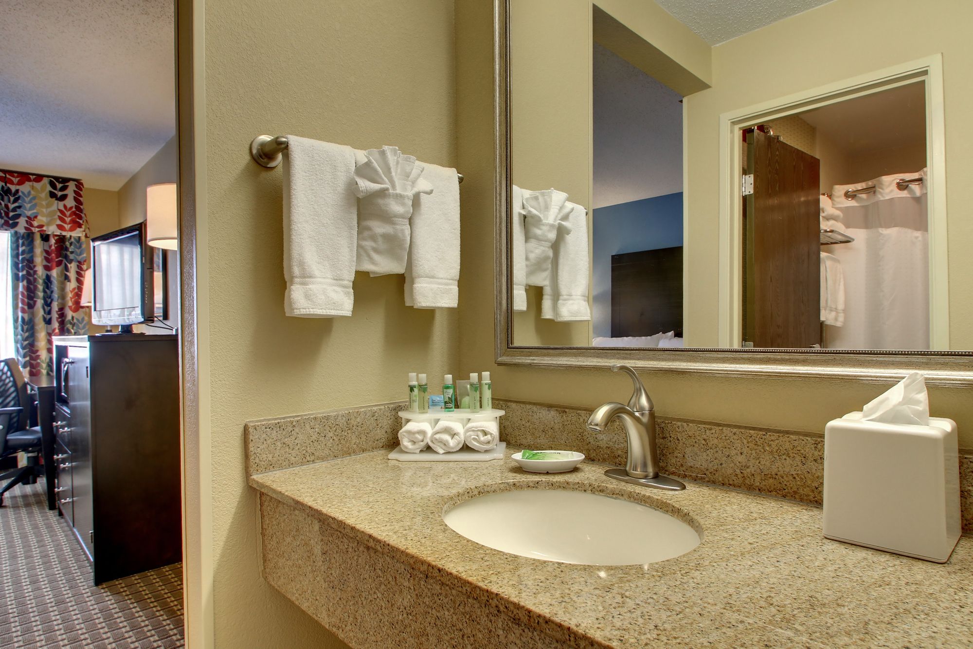 Holiday Inn Express Fort Campbell - Oak Grove