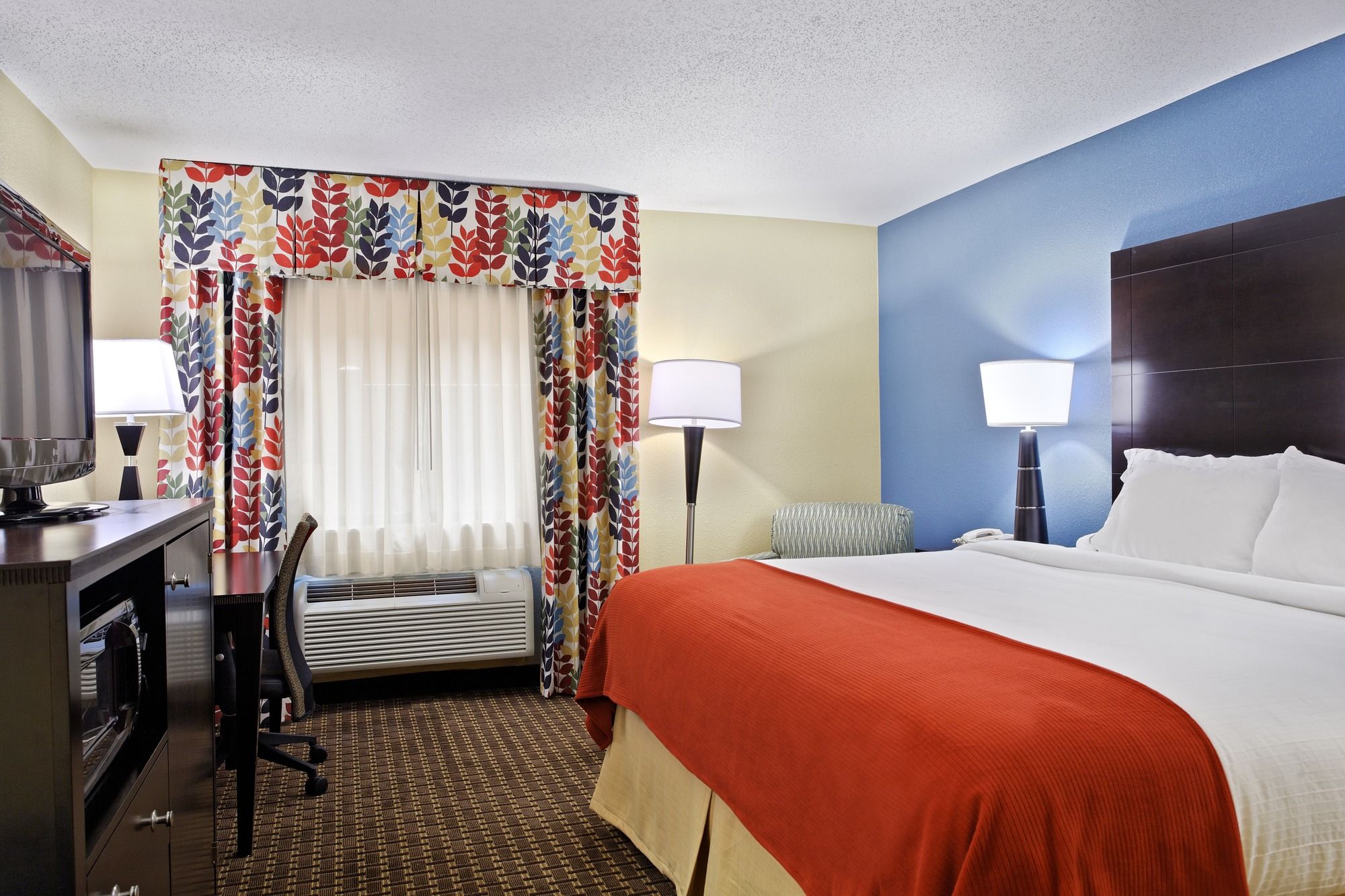 Holiday Inn Express Fort Campbell - Oak Grove