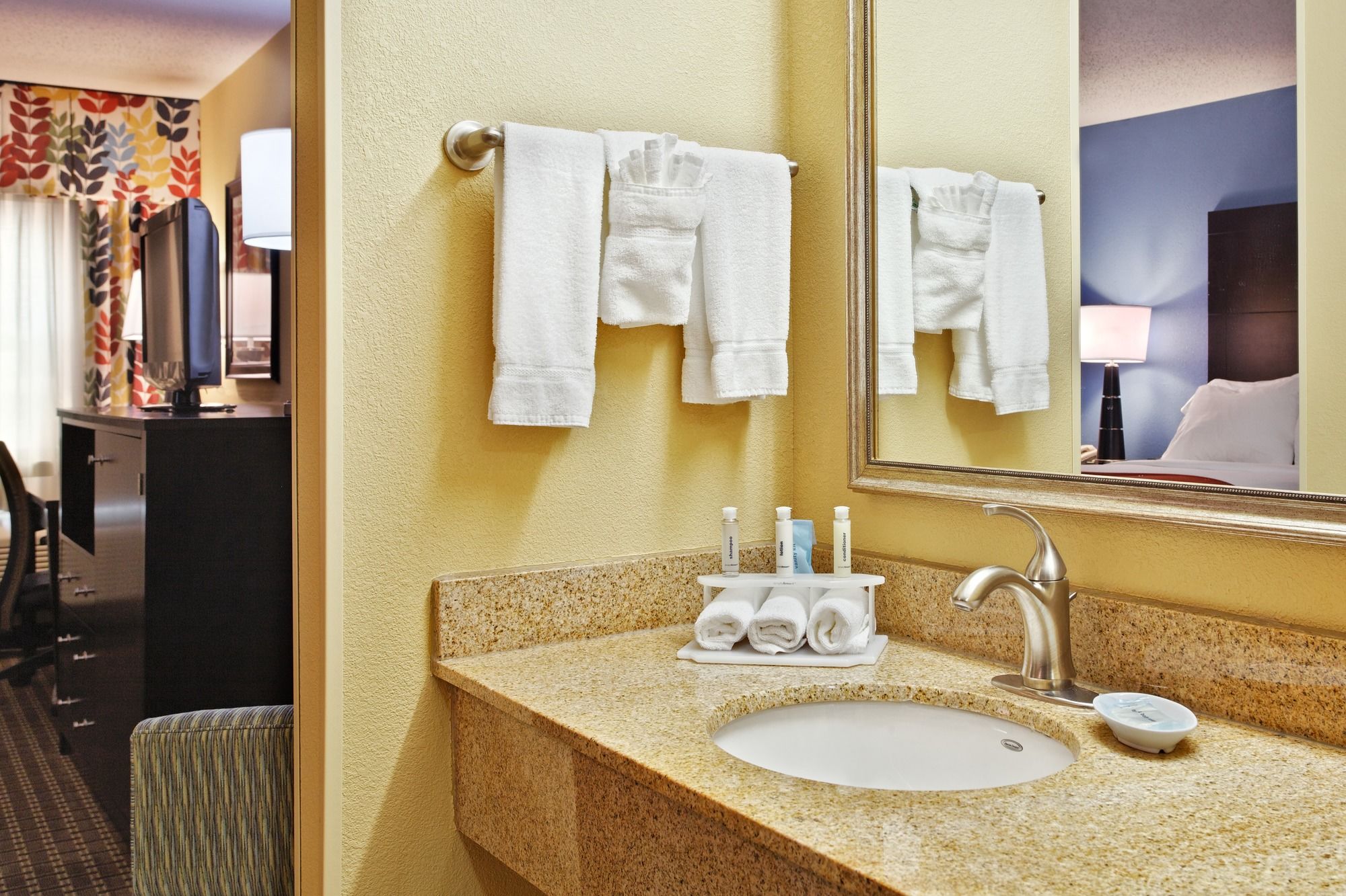 Holiday Inn Express Fort Campbell - Oak Grove