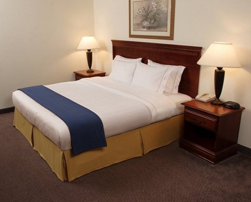 Holiday Inn Express & Suites Paducah West
