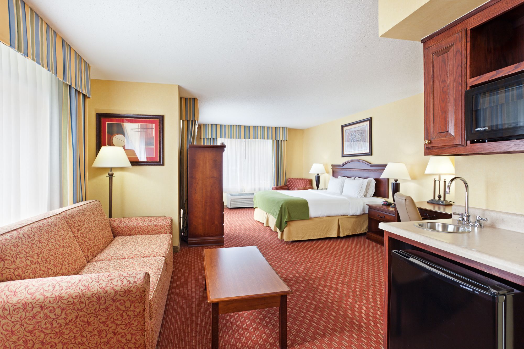 Holiday Inn Express Hotel & Suites Pikeville