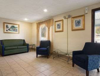 Super 8 by Wyndham Prestonsburg