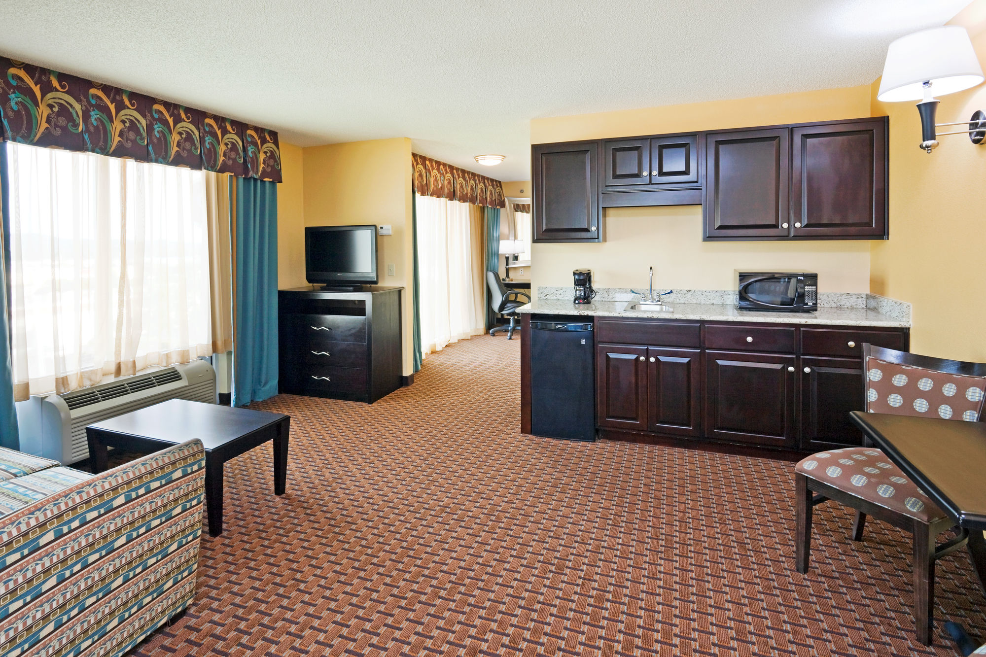 Holiday Inn Express Hotel & Suites Somerset Central