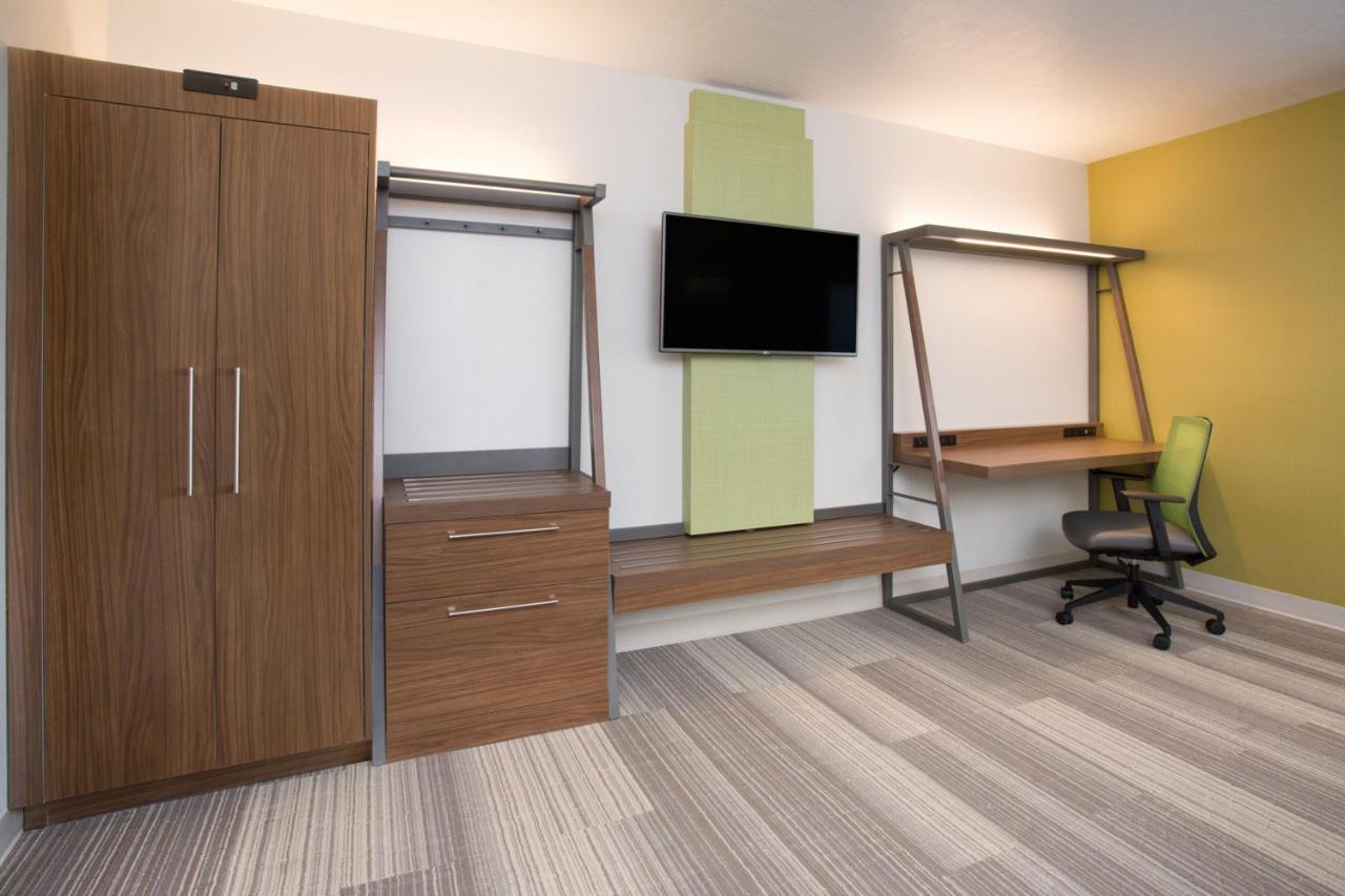 Holiday Inn Express & Suites Lexington W Versailles