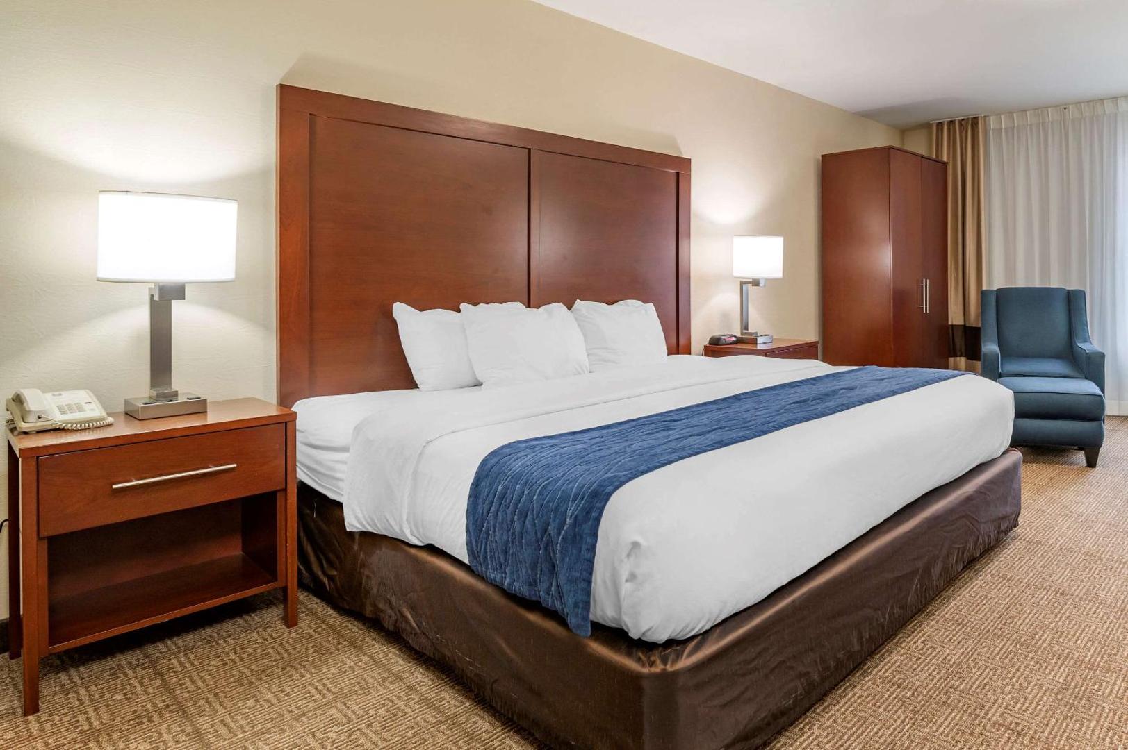 Comfort Inn & Suites Northern Kentucky