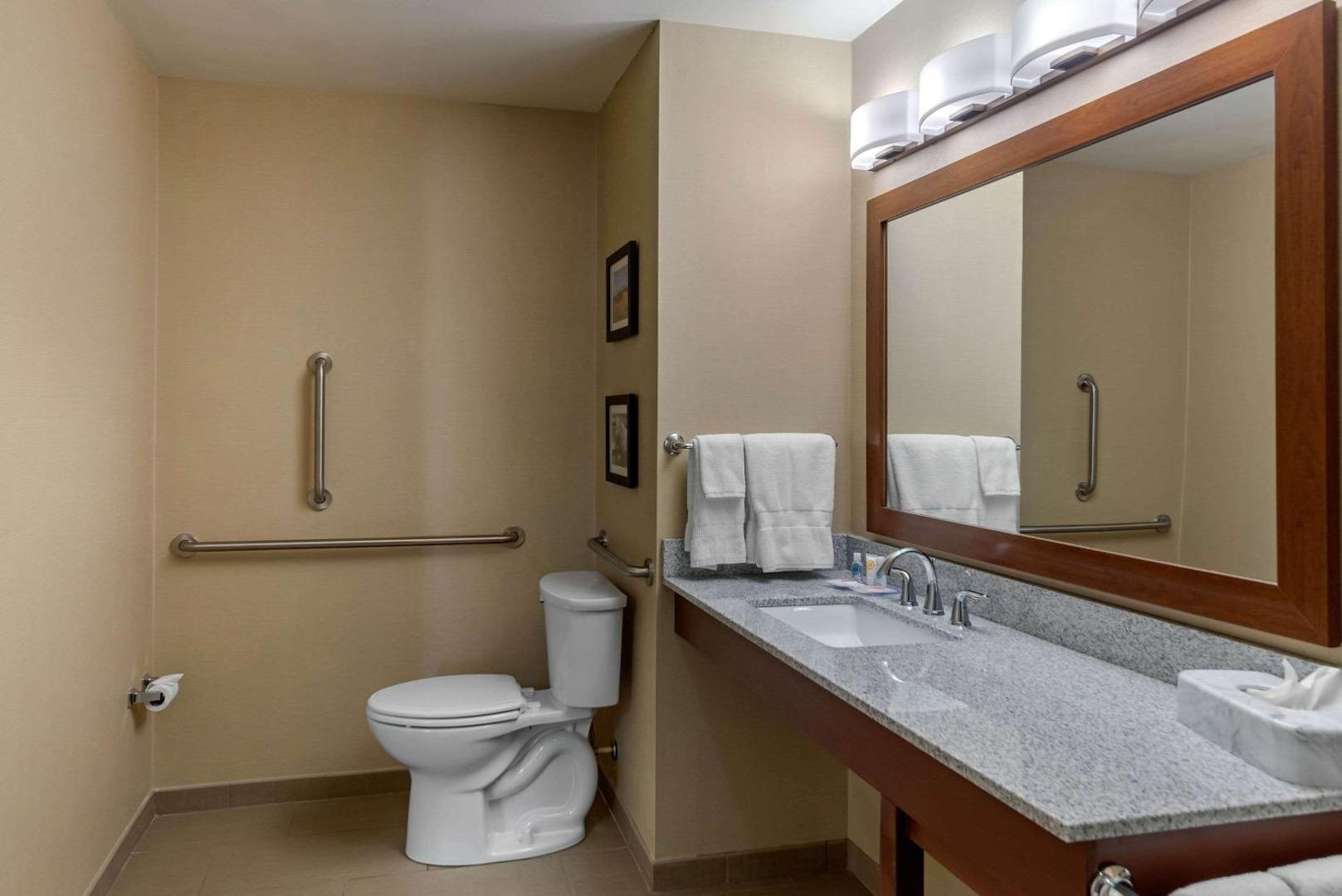 Comfort Inn & Suites Northern Kentucky