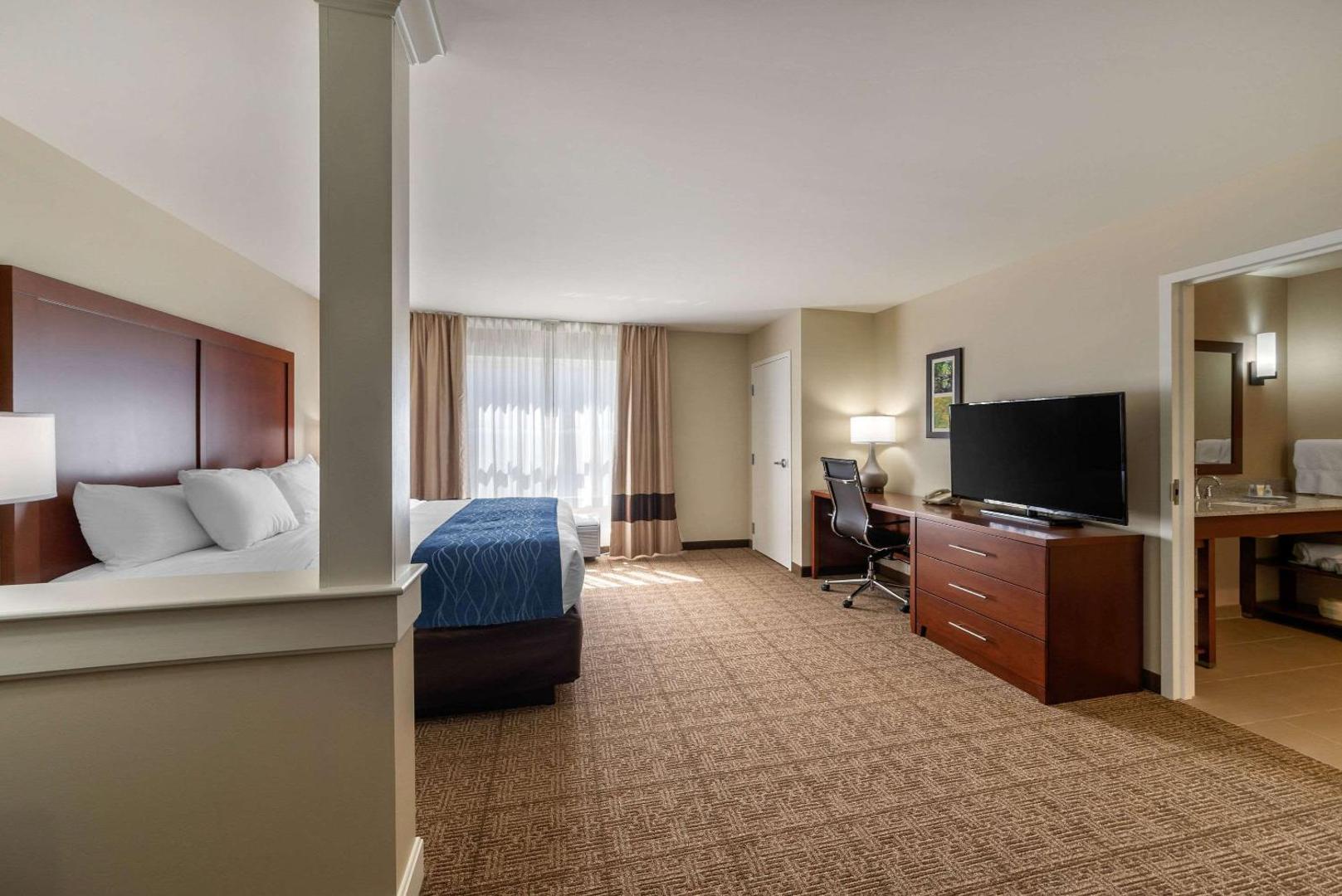 Comfort Inn & Suites Northern Kentucky