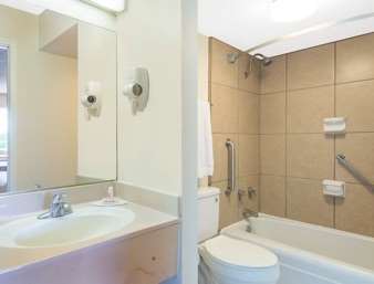 Super 8 by Wyndham Williamsburg