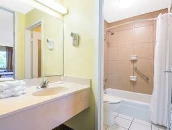 Super 8 by Wyndham Williamsburg
