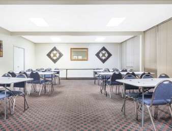 Super 8 by Wyndham Williamsburg