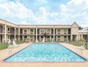 Super 8 by Wyndham Williamsburg
