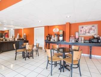 Super 8 by Wyndham Williamsburg