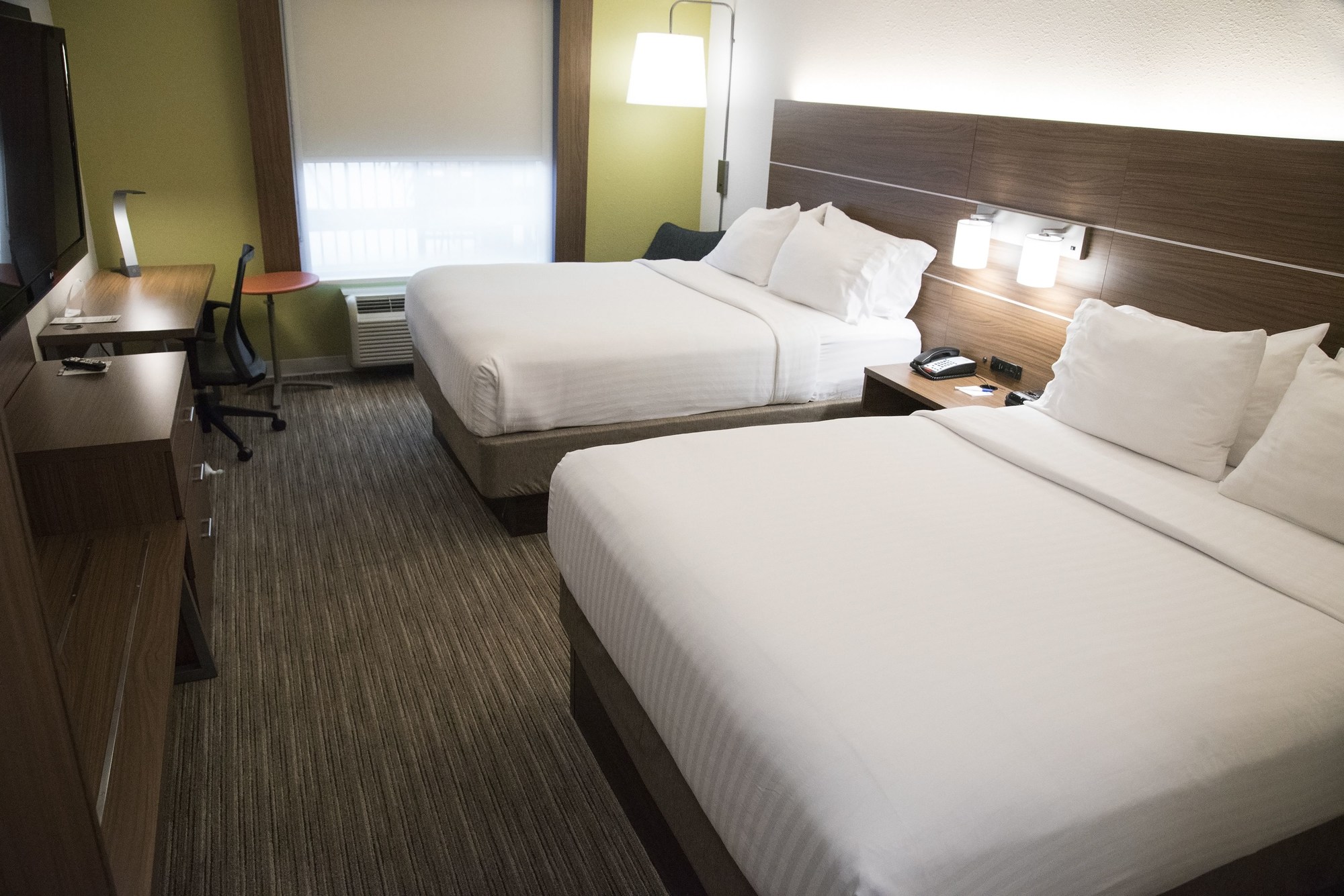 Holiday Inn Express Hotel & Suites Alexandria